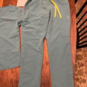 Figs scrubs in Cactus